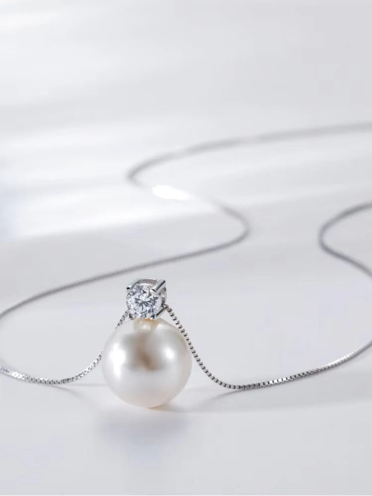 Maris Pearl necklace showcasing a stunning AAA-grade cultured pearl and zirconia set on premium 925 sterling silver.