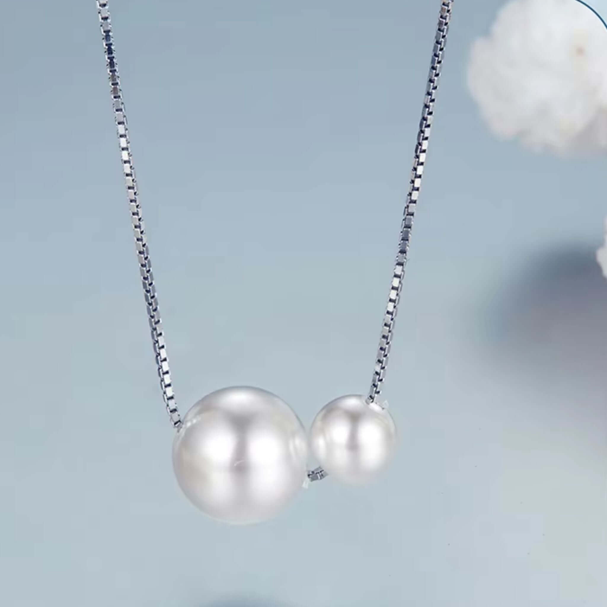 Elegant dual pearl necklace featuring a box chain in white gold-plated 925 sterling silver, perfect for a sophisticated look.