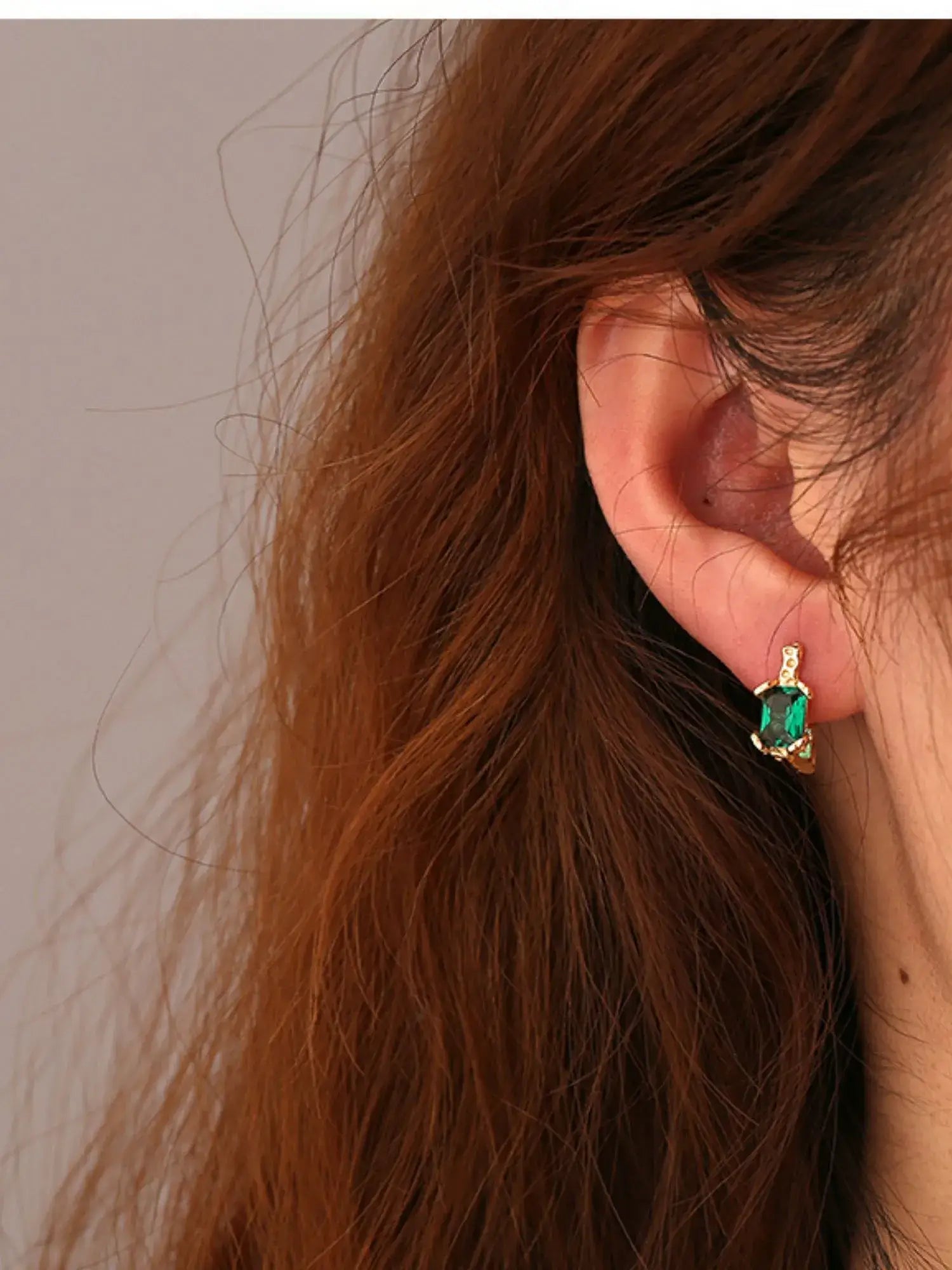 Green vintage hoops with square design and vibrant green stones, showcasing timeless elegance for any occasion.