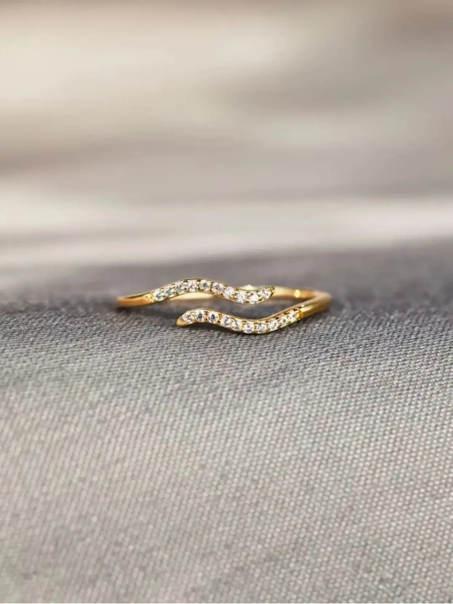Minimalist single wave ring in 18k gold with pavé-set stones, showcasing effortless elegance and timeless style.