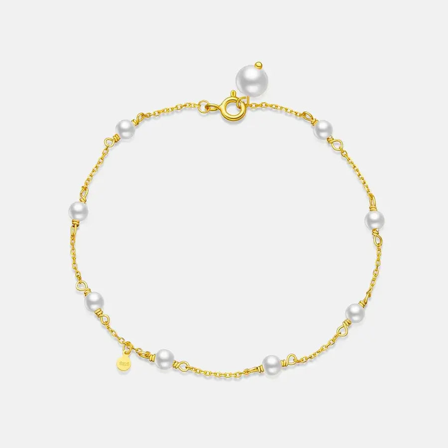 Vaire pearl bracelet in silver featuring lustrous pearls and elegant design for versatile wear.
