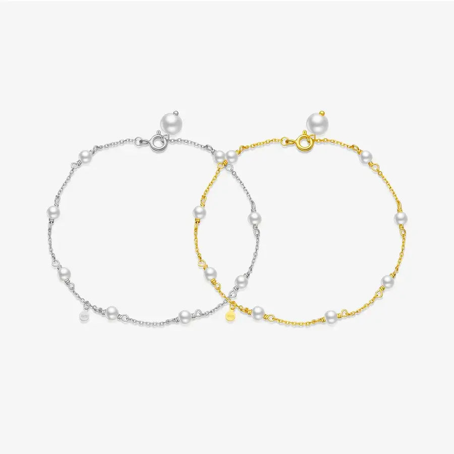 Vaire pearl bracelet in silver and yellow gold showcasing elegant pearls for versatile styling.