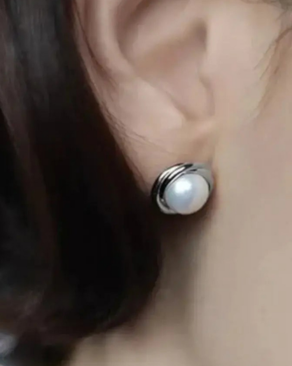 Pera Pearl Ear Studs