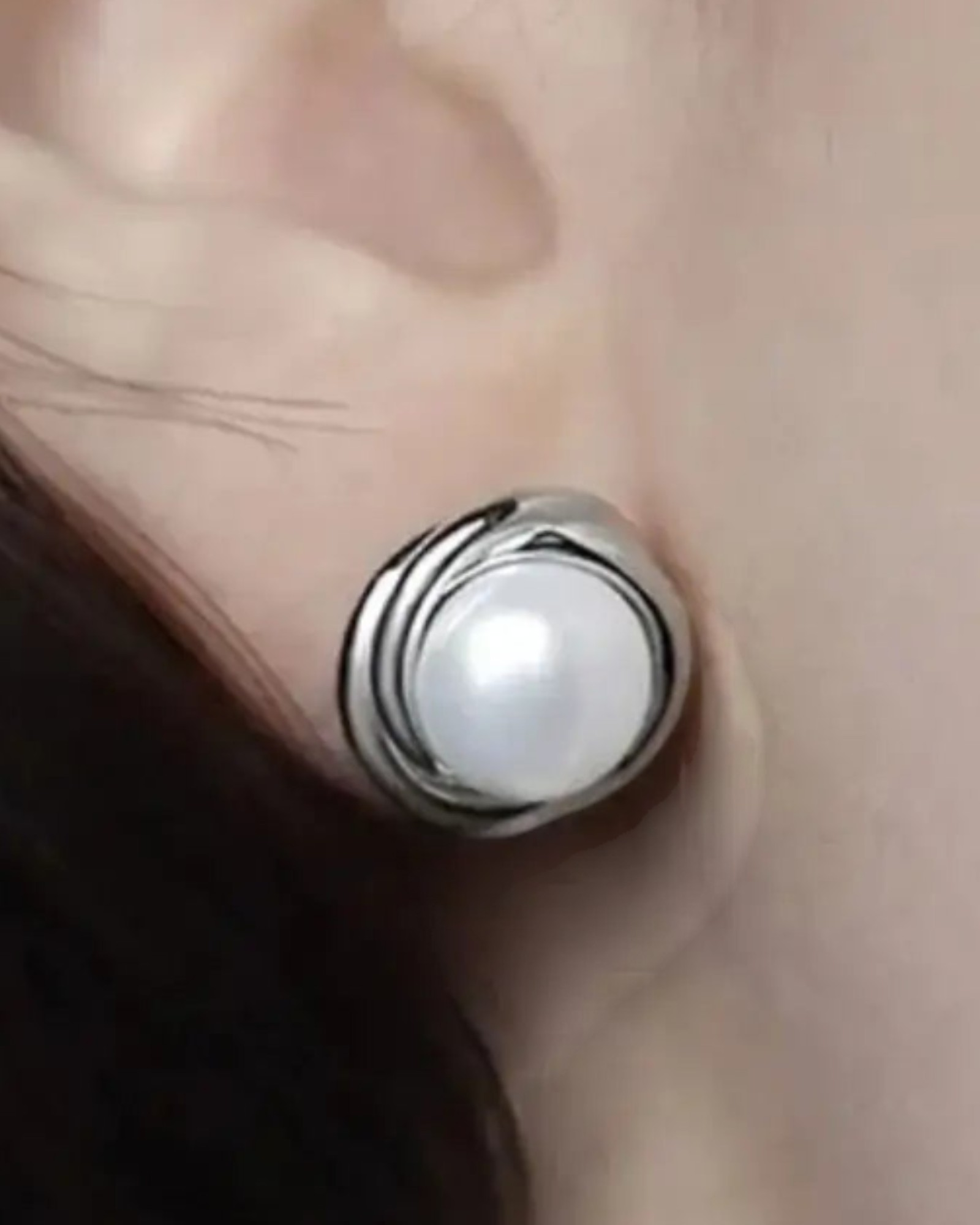 Pera Pearl Ear Studs