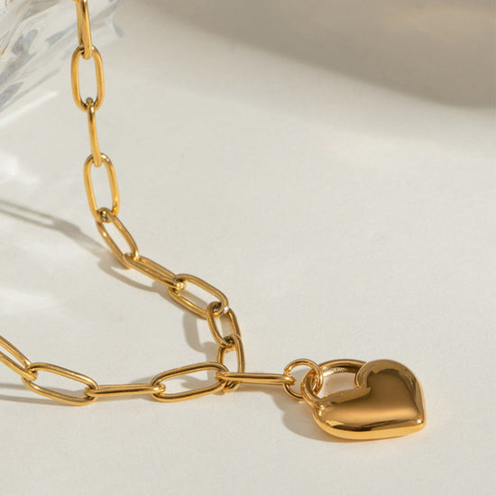 chunky chain with heart pendant in gold 