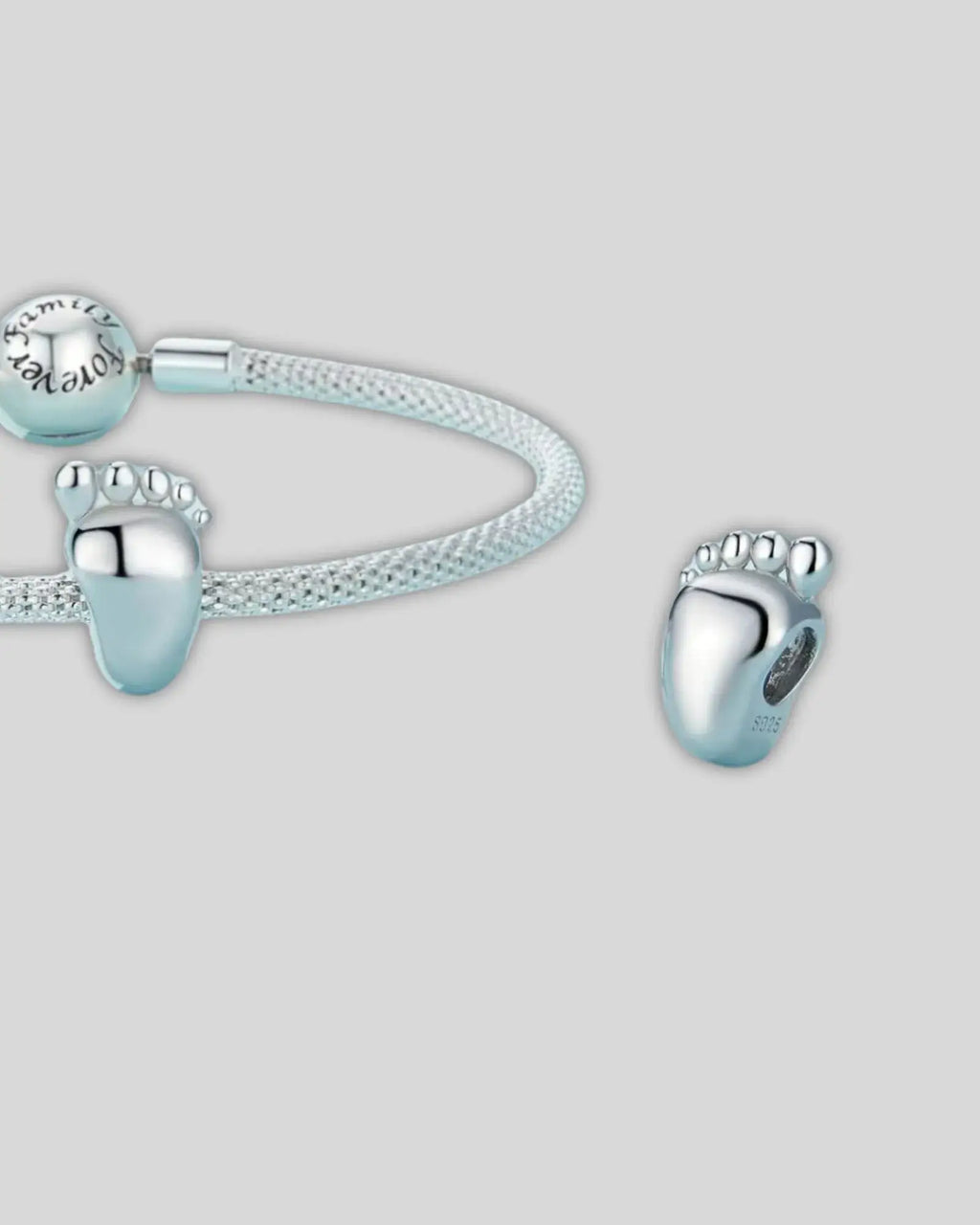 Engravable baby feet charm in 925 sterling silver, ideal for personalizing special memories in your jewelry collection.