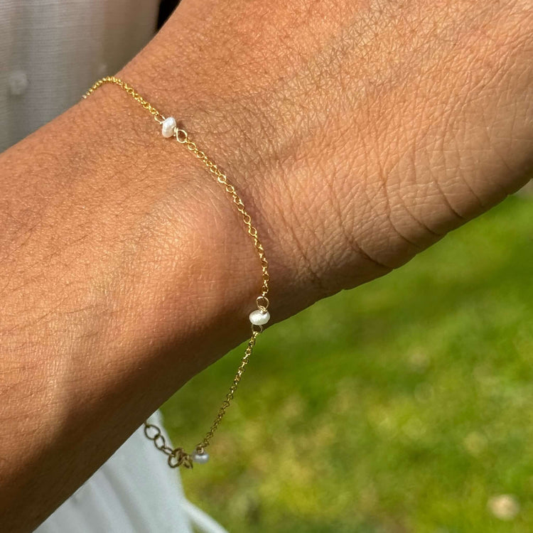 A women wearing a beautiful bracelet featuring small pearls