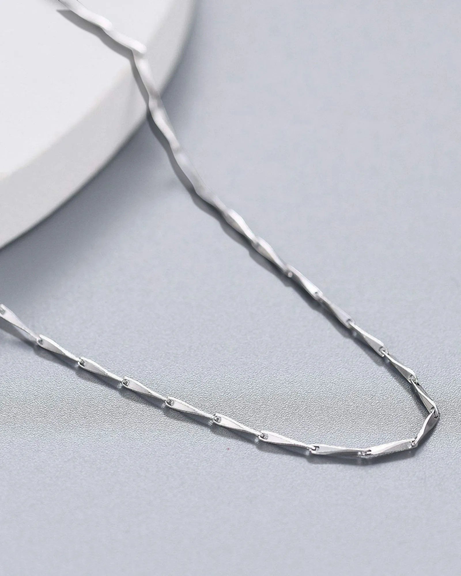 1mm Twisted Dapped Bar Chain made of S925 sterling silver with rhodium plating for a brilliant finish.