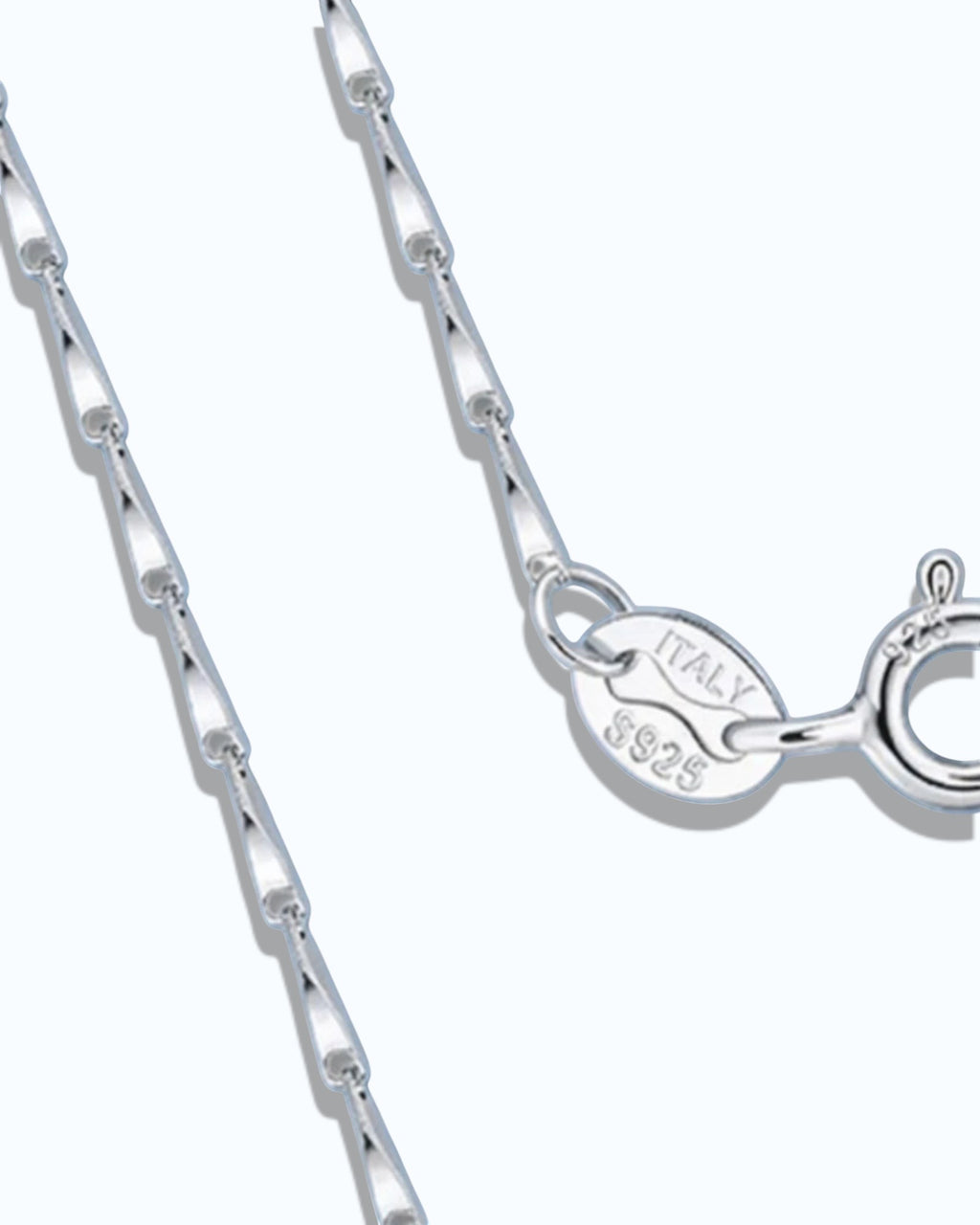 Close-up of 1mm Twisted Dapped Bar Chain with S925 hallmark and Italian craftsmanship.