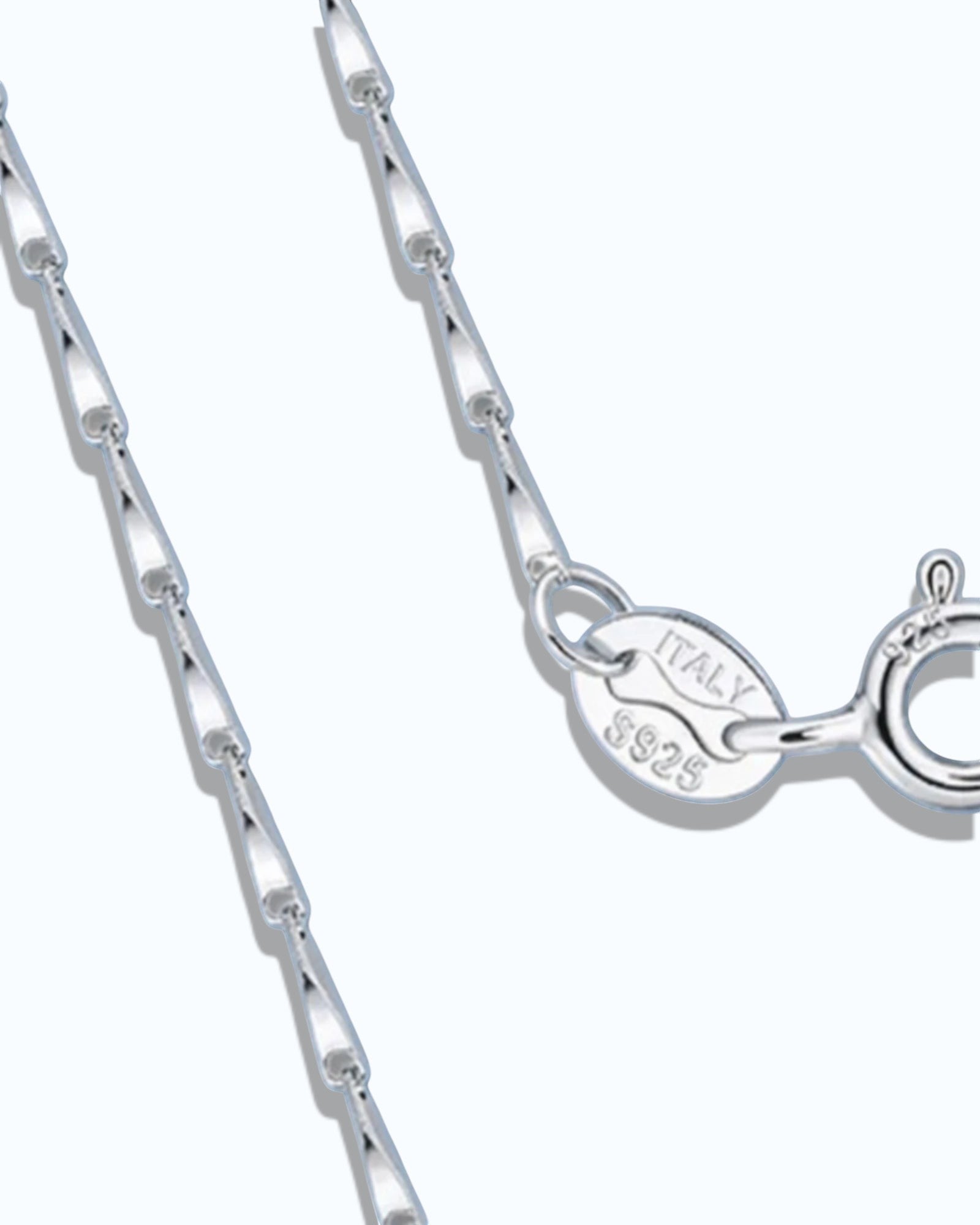 Close-up of 1mm Twisted Dapped Bar Chain with S925 hallmark and Italian craftsmanship.