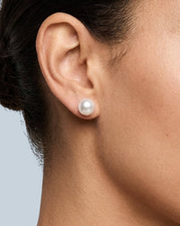 Pearlystones Aluna pearl stud earrings in 925 sterling silver with white gold finish.