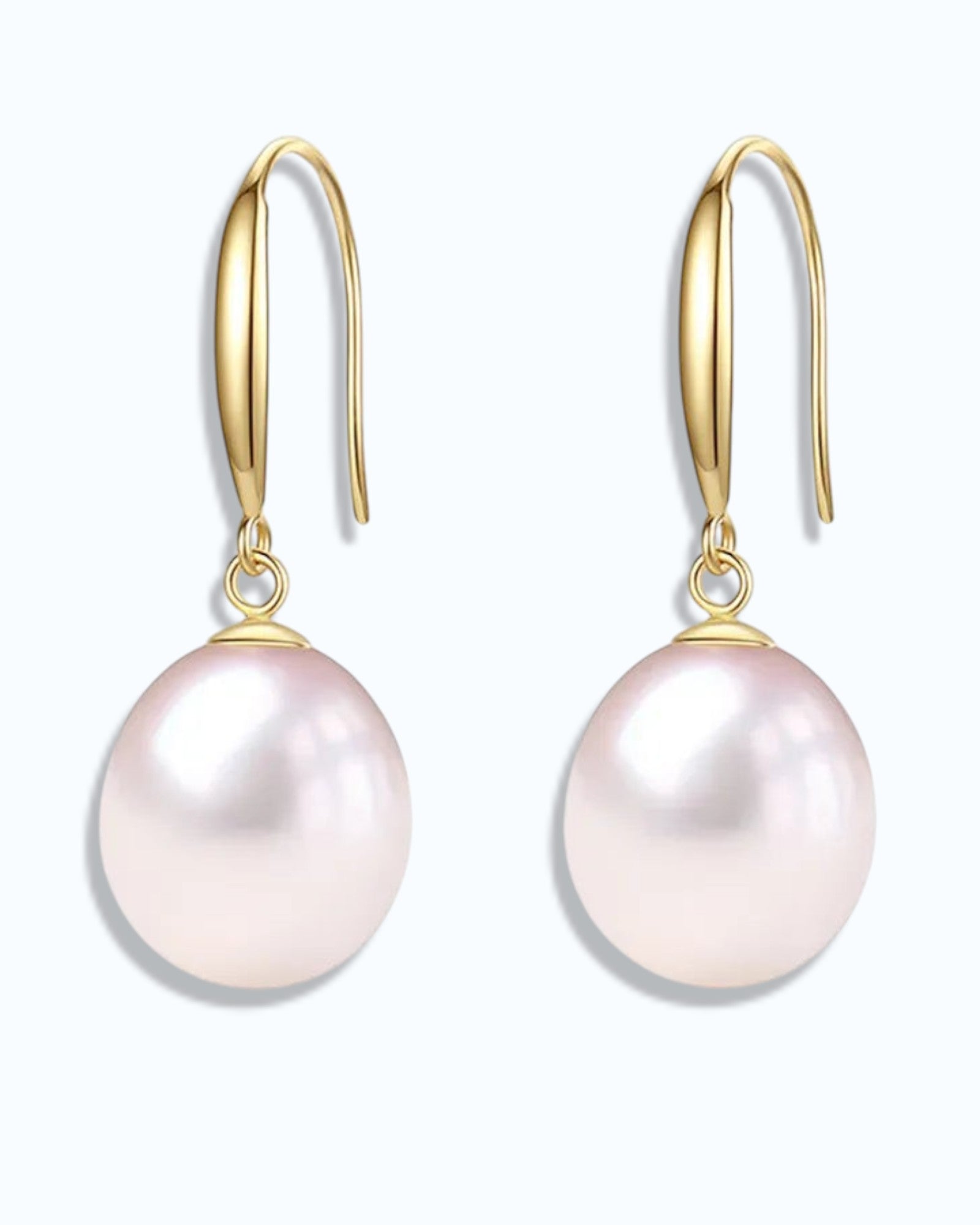 Pearlystones classic white pearl drop earrings in gold-plated sterling silver. Elegant and timeless.