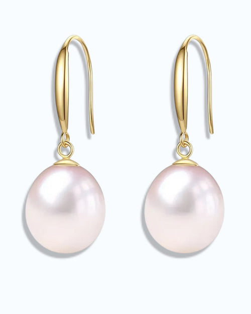 Pearlystones classic white pearl drop earrings in gold-plated sterling silver. Elegant and timeless.