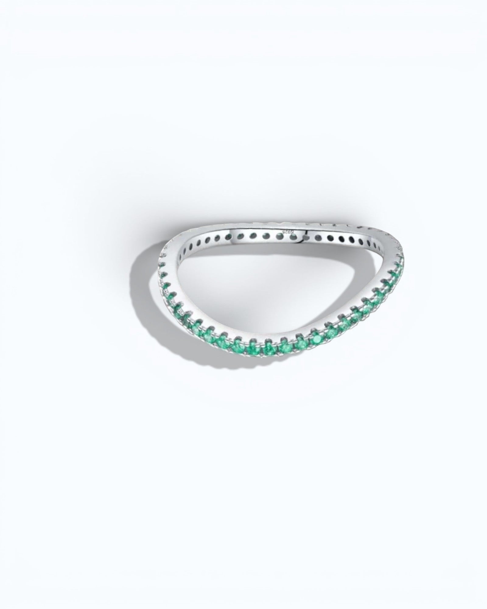 Pearlystones delicate eternity band ring featuring vibrant emerald-green stones set in a polished silver band.