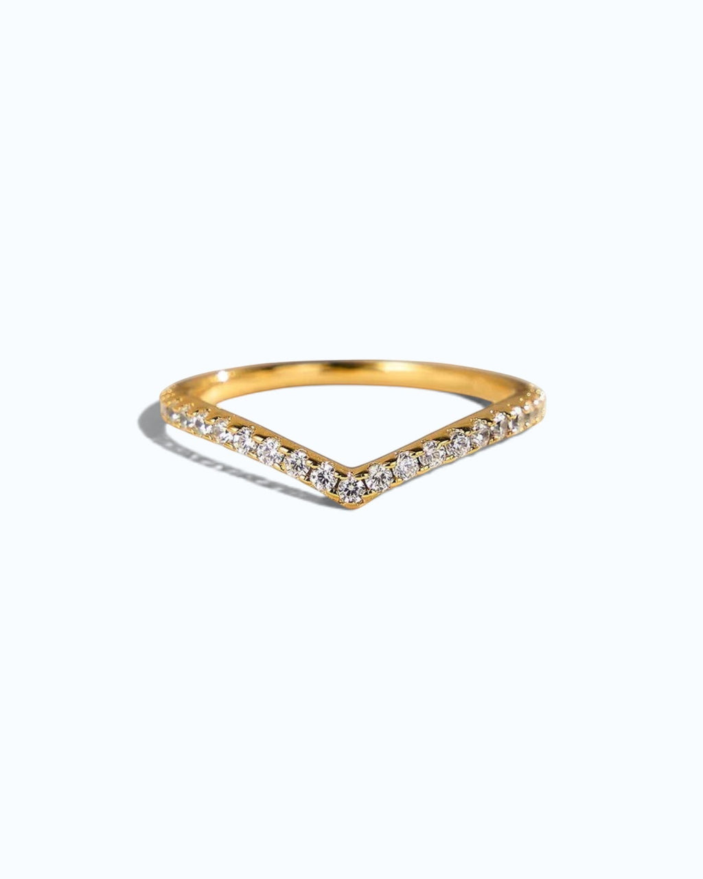 Pearlystones gold chevron ring with pavé-set zircon stones on a 925 sterling silver band
