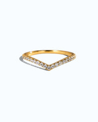 Pearlystones gold chevron ring with pavé-set zircon stones on a 925 sterling silver band
