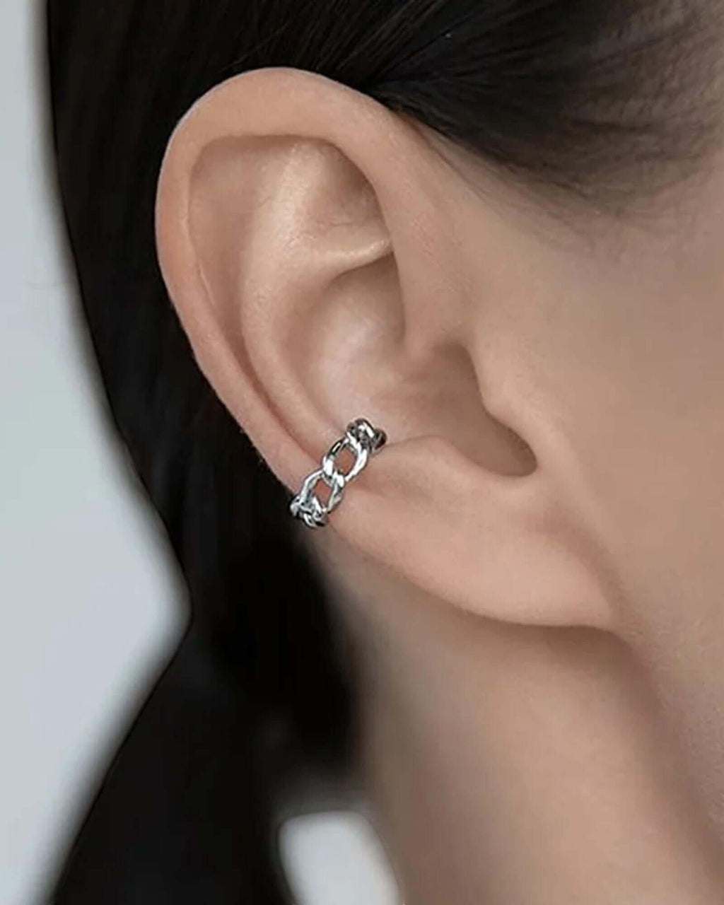 Pearlystones silver linked helix ear cuff with chain design, no piercings required.