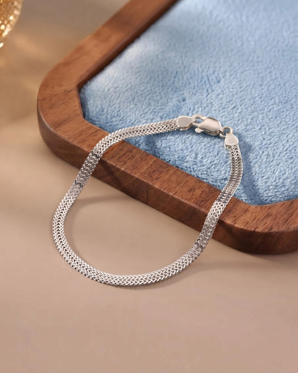 Pearlystones sterling silver mesh chain bracelet with a polished 925 silver finish and secure clasp.