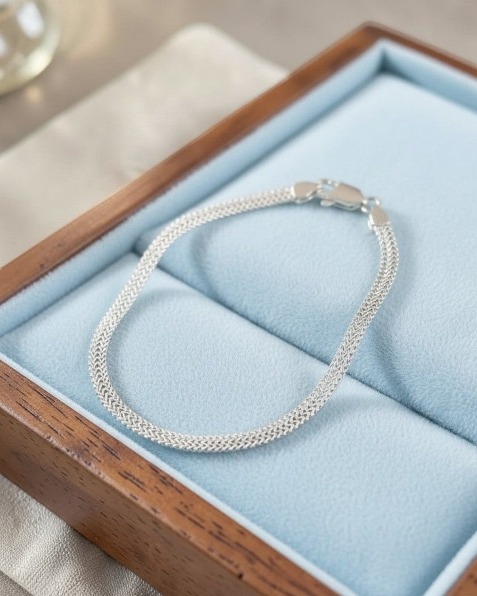 Pearlystones sterling silver mesh chain bracelet with a polished 925 silver finish in a wooden display box.