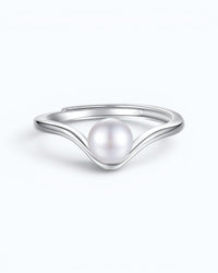 Pearlystones minimalist V-shaped adjustable ring featuring a natural freshwater pearl in a sleek silver-tone finish.