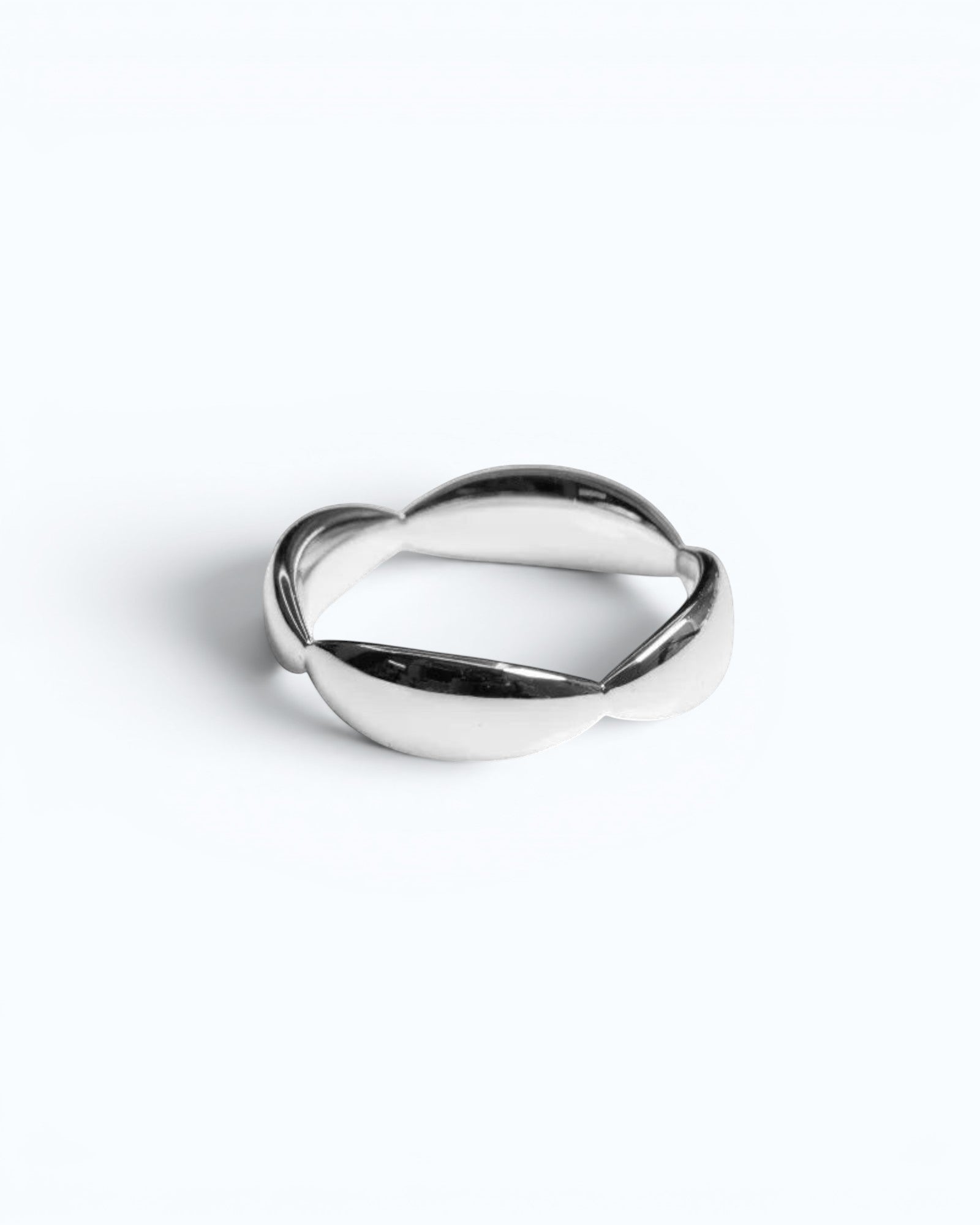 Pearlystones silver sculptural wave band ring with a polished metal finish.