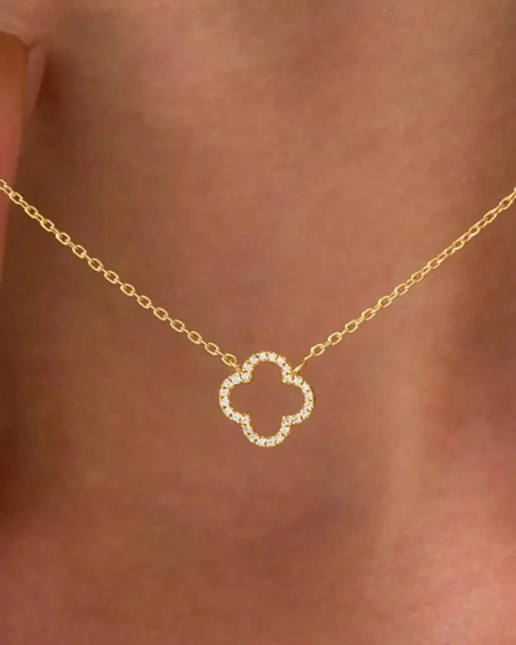 925 sterling silver clover pendant necklace featuring a delicate flower design with 14K real gold plating.